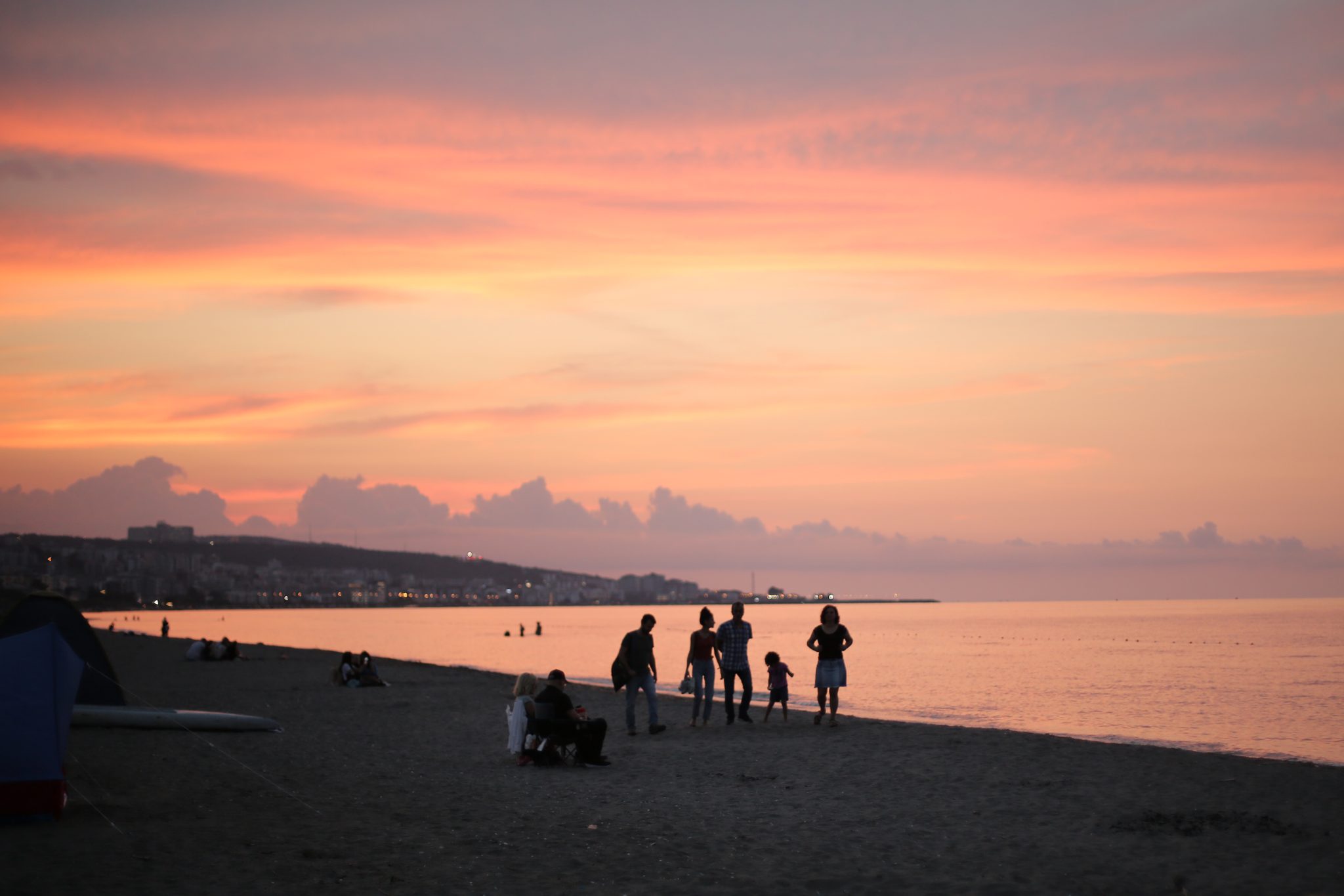 Atakum’un Gece Hayatı: Canlı Müzik, Eğlence ve Sosyal Yaşam 🌙🎶