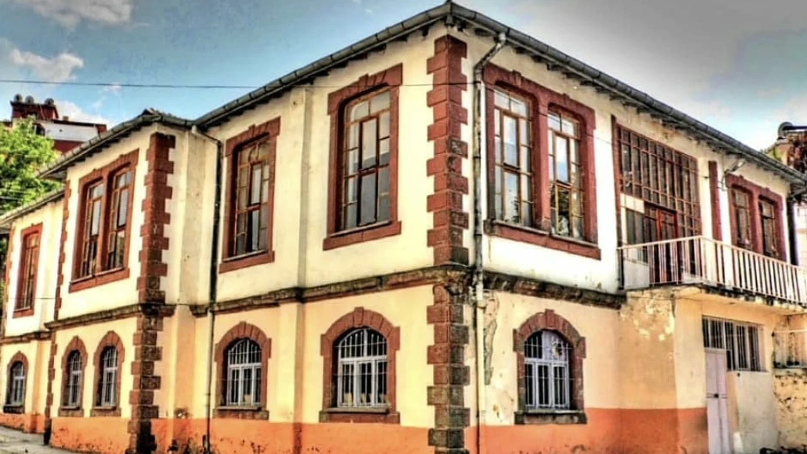 Taş Mektep/Merkez İlkokulu