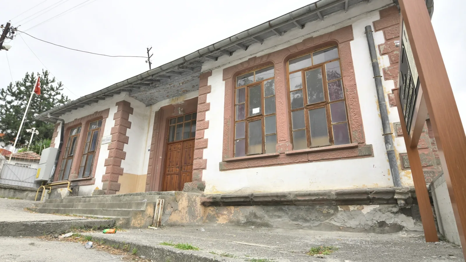 Taş Mektep/Merkez İlkokulu