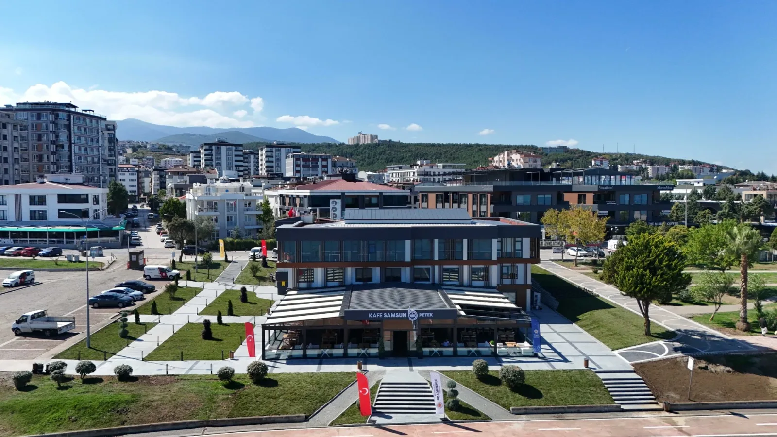 Petek Gençlik Merkezi ve Kafe