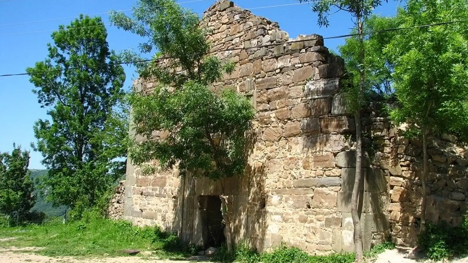 Ayaklıalan Kilisesi
