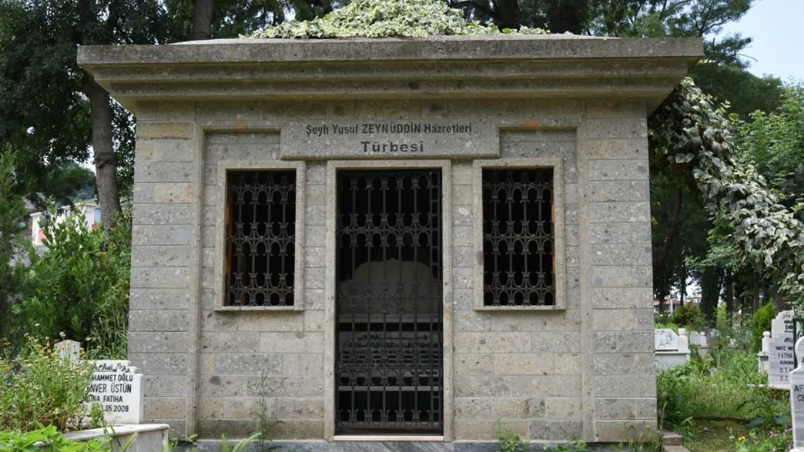 Şeyh Yusuf Zeynüddin Türbesi