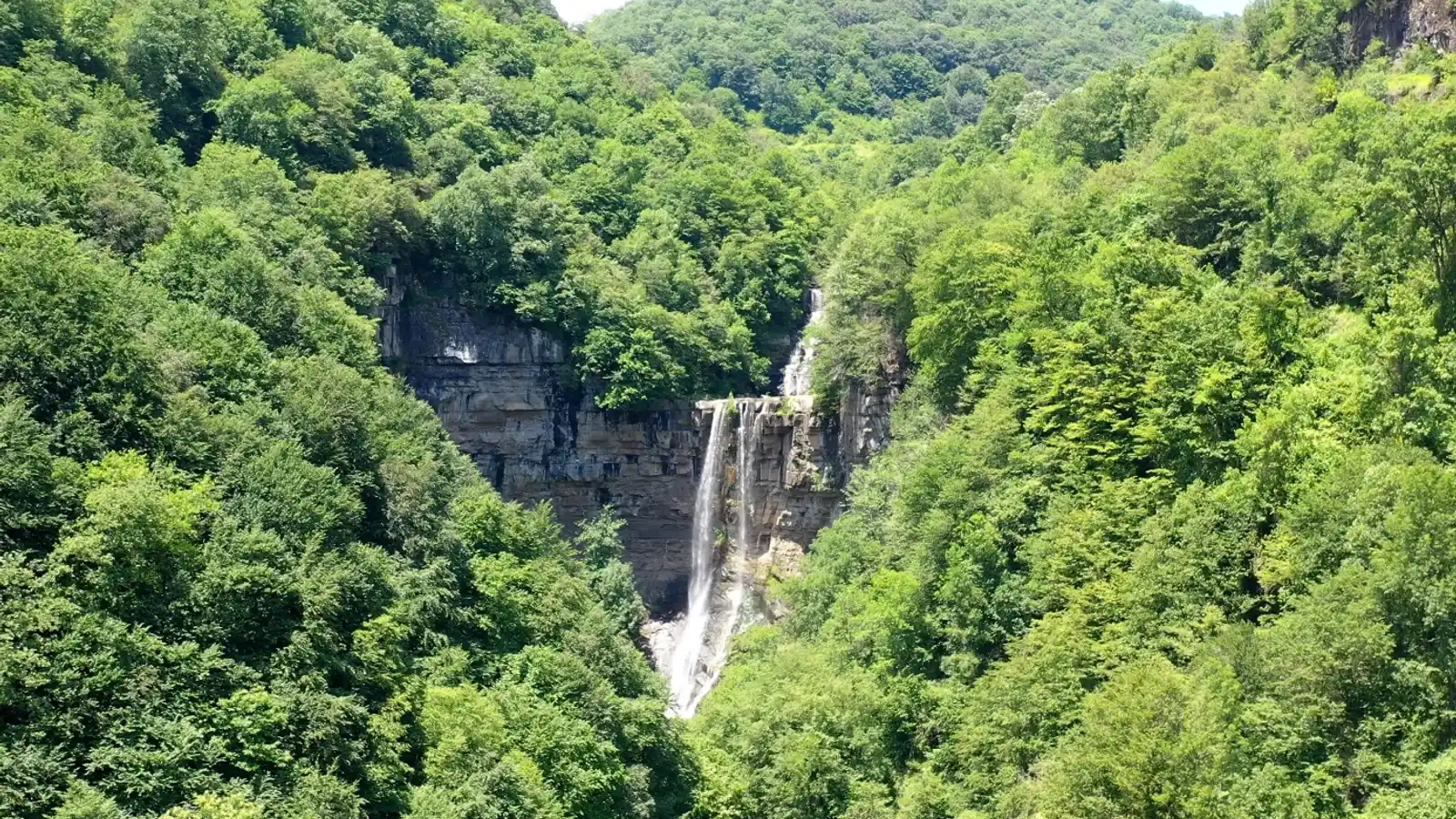 Kabaceviz Şelalesi