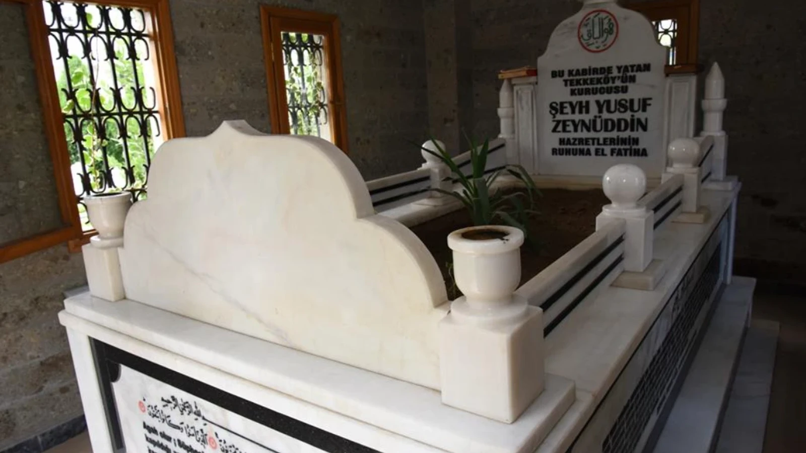 Şeyh Yusuf Zeynüddin Türbesi