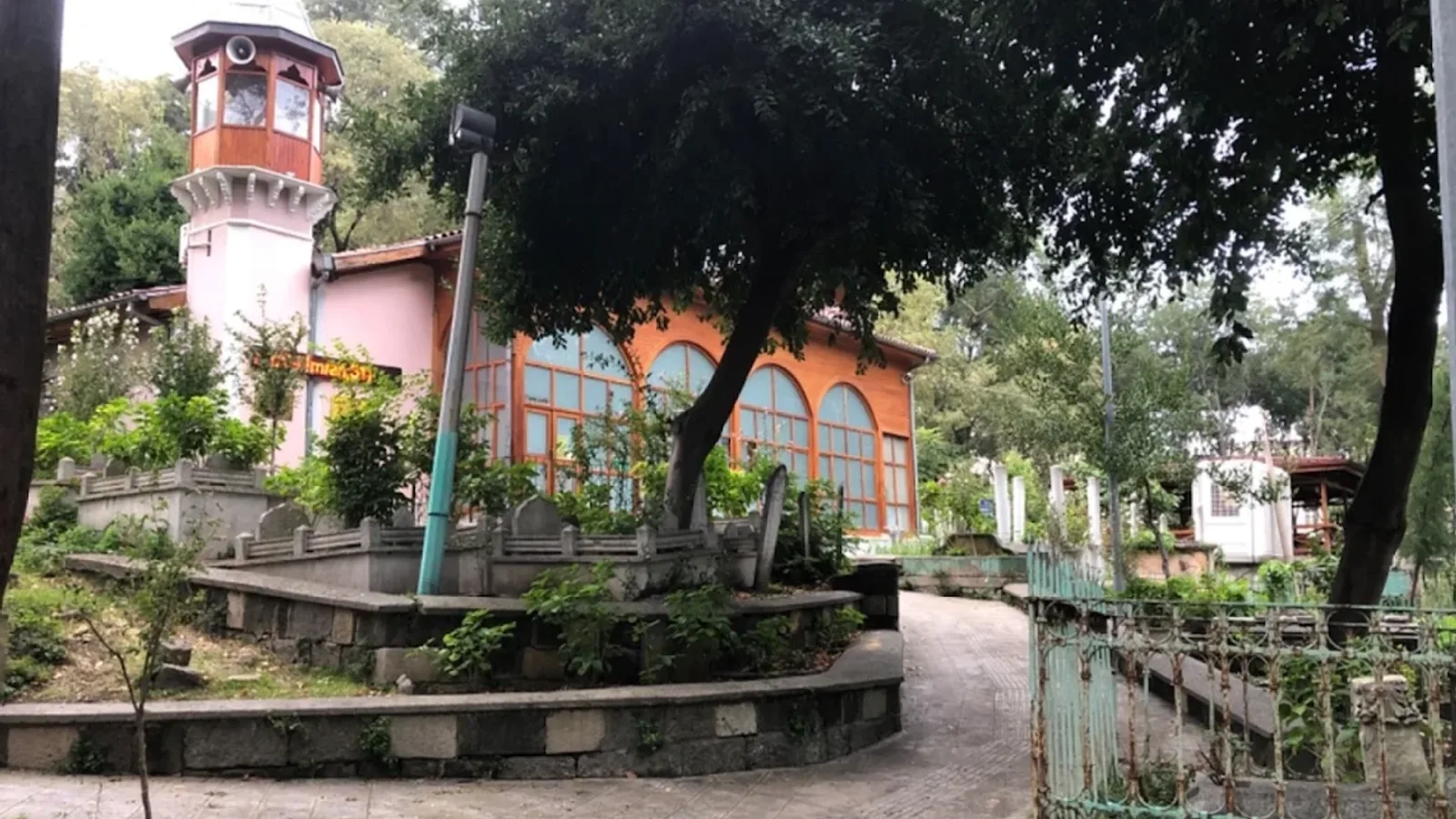 Unkapanı Mezarlığı ve Seyyid Kutbiddin Hz Türbesi