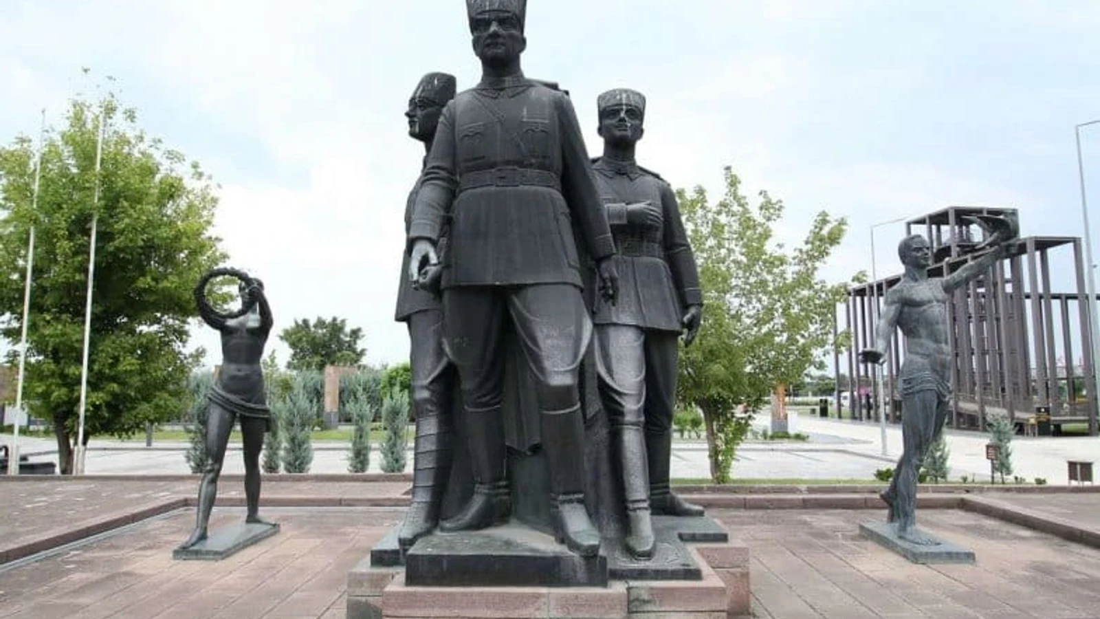 İlkadım Anıtı