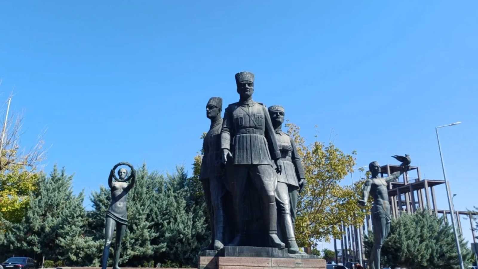 İlkadım Anıtı