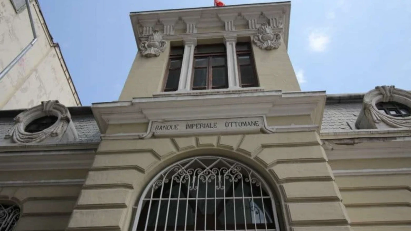 Tarihi Osmanlı Bankası Binası