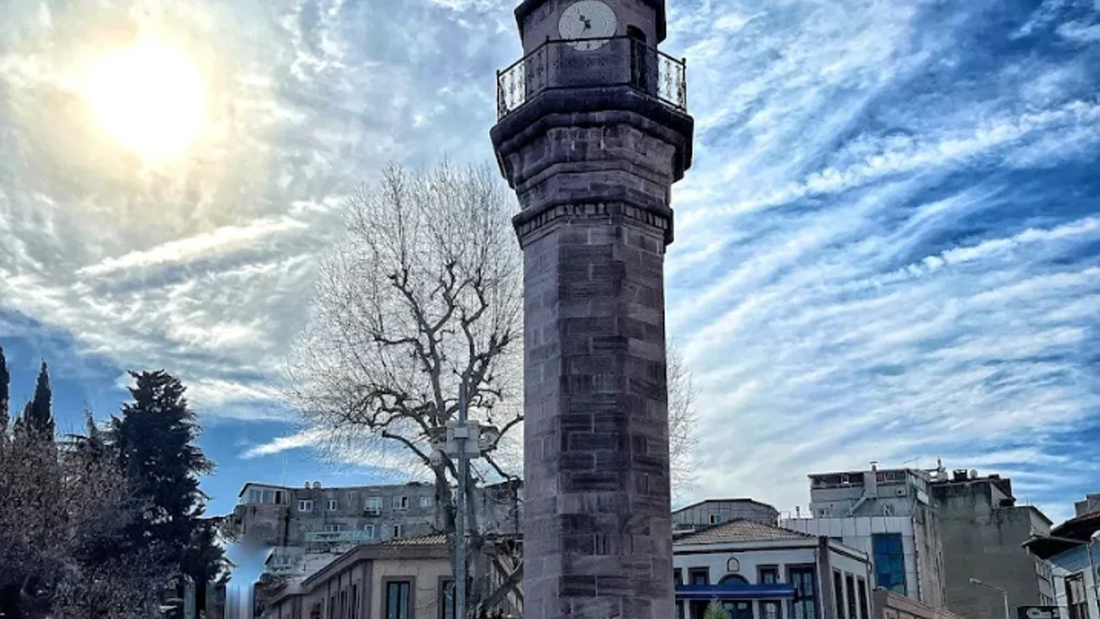 Saathane Meydanı (Saat Kulesi)